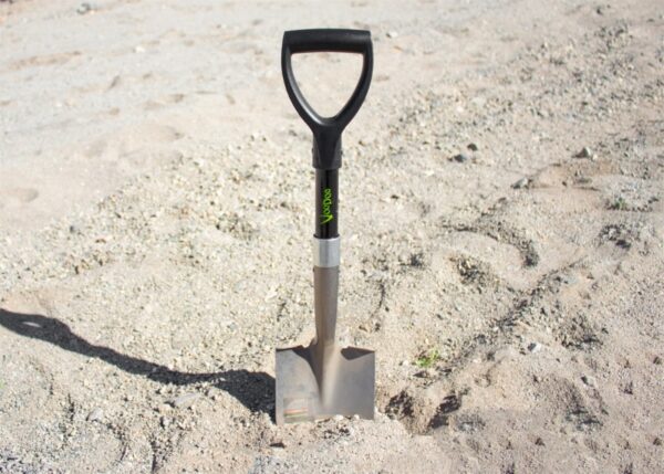 Mini D Pack Shovel Fiberglass Handle 26" length Strong, Yet Light in Weight 1600005 Voodoo Off Road - 1600005 - Image 3