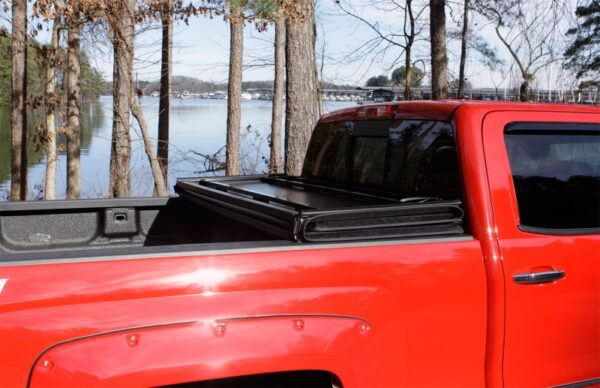 F150 PLATINUM 15-20 5.0L V8 Gas| RAPTOR 15-20 3.5L V6 Gas (5.5ft. Bed) Hard Fold Tonneau Cover - Black Lund - 969364 - Image 7